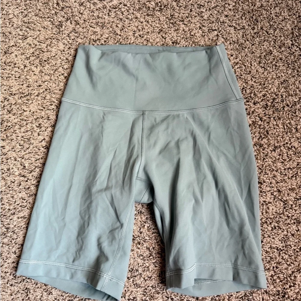 Lululemon Wunder Train Contour Fit High-Rise Short